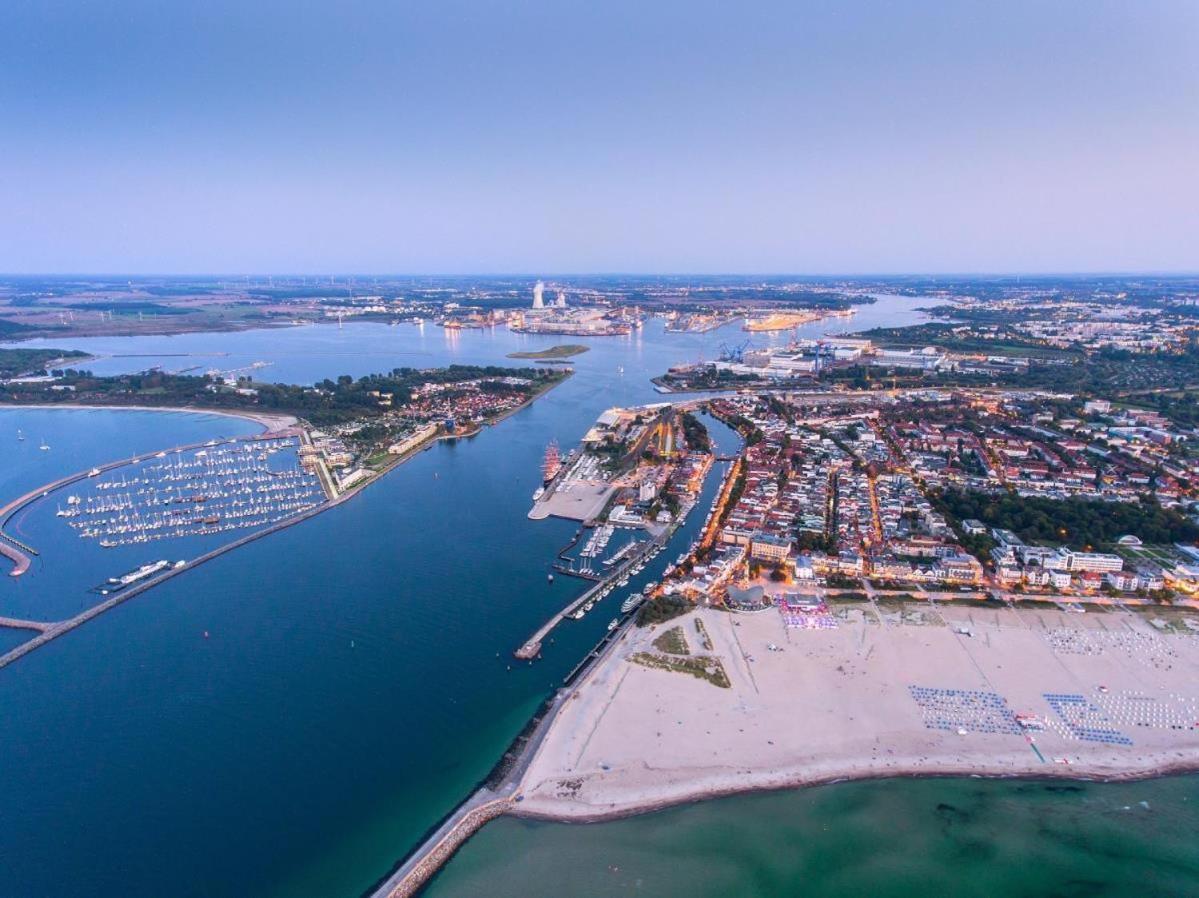 Ferienwohnung Sonnendeck, direkt am Leuchtturm Rostock Exterior foto